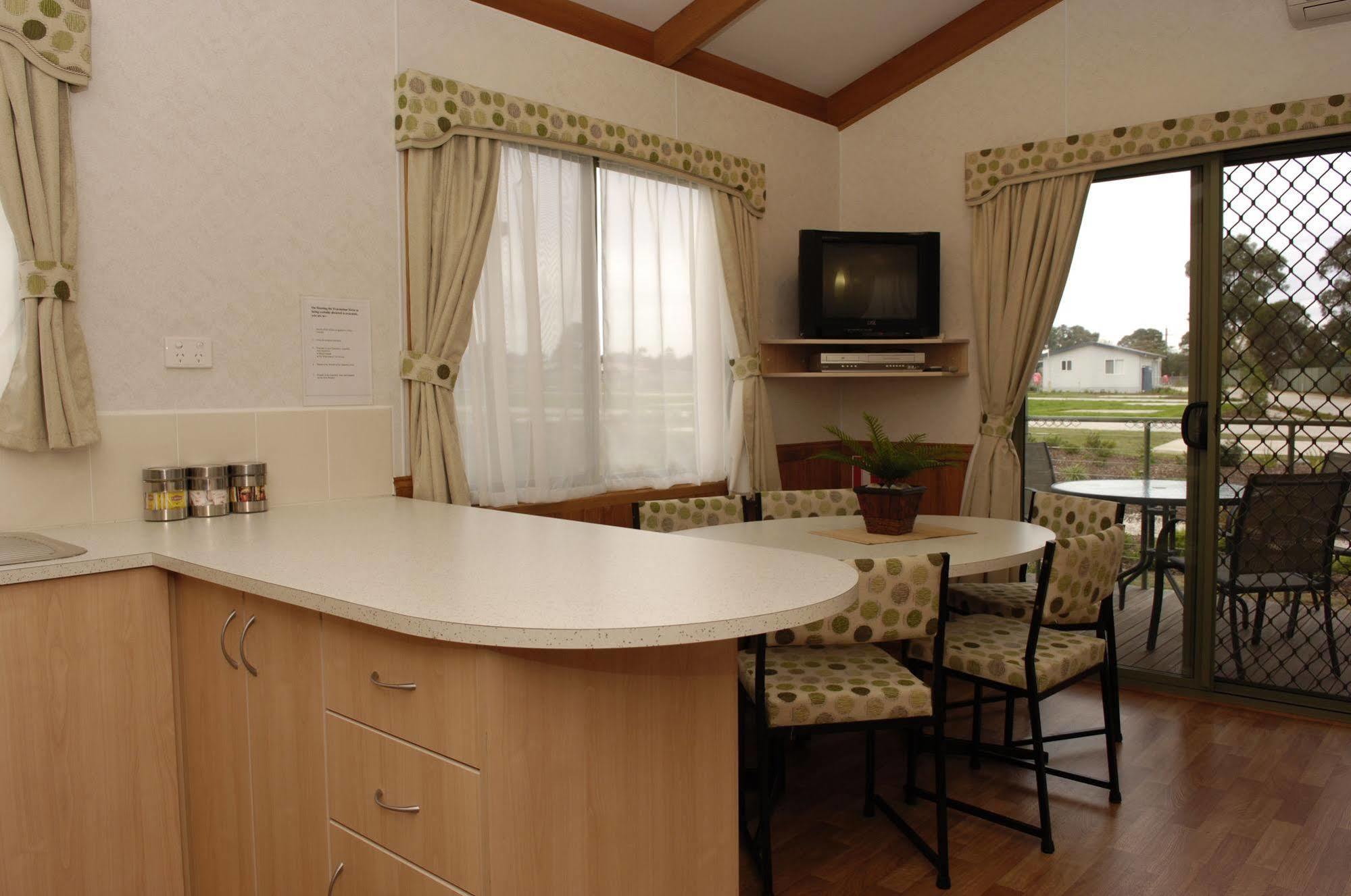 Sandhurst Motel Carrum Downs Экстерьер фото